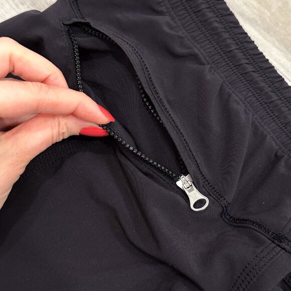 Lululemon Low-Rise Step Lively Lightweight Loose Crop Pants in Black Size 4 - Picture 10 of 16